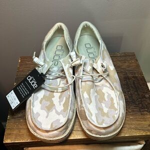 Hey Dudes, Wendy Funk